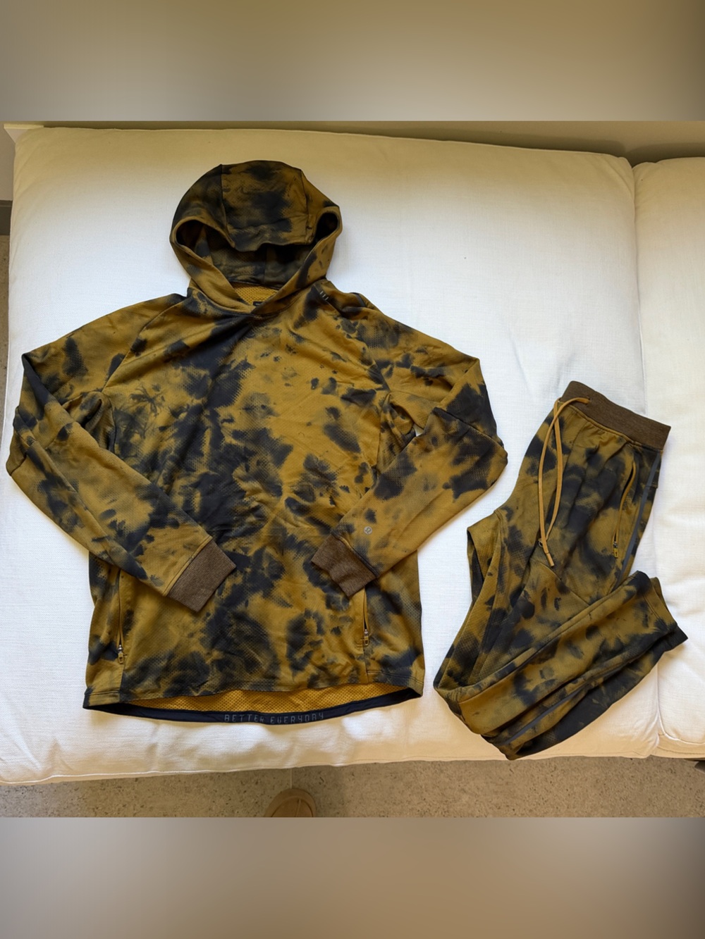 Lululemon Men’s Textured Tech Hoodie & Jogger Set Diamond Dye Gold Spice Black